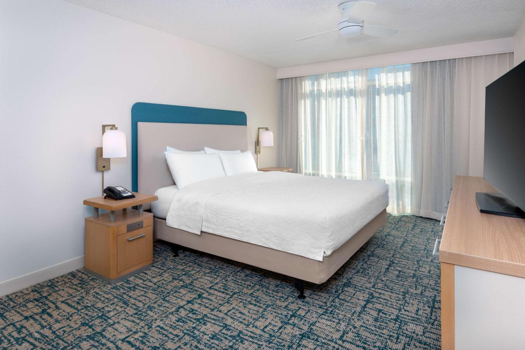 Homewood By Hilton Airport - Westshore Hotel