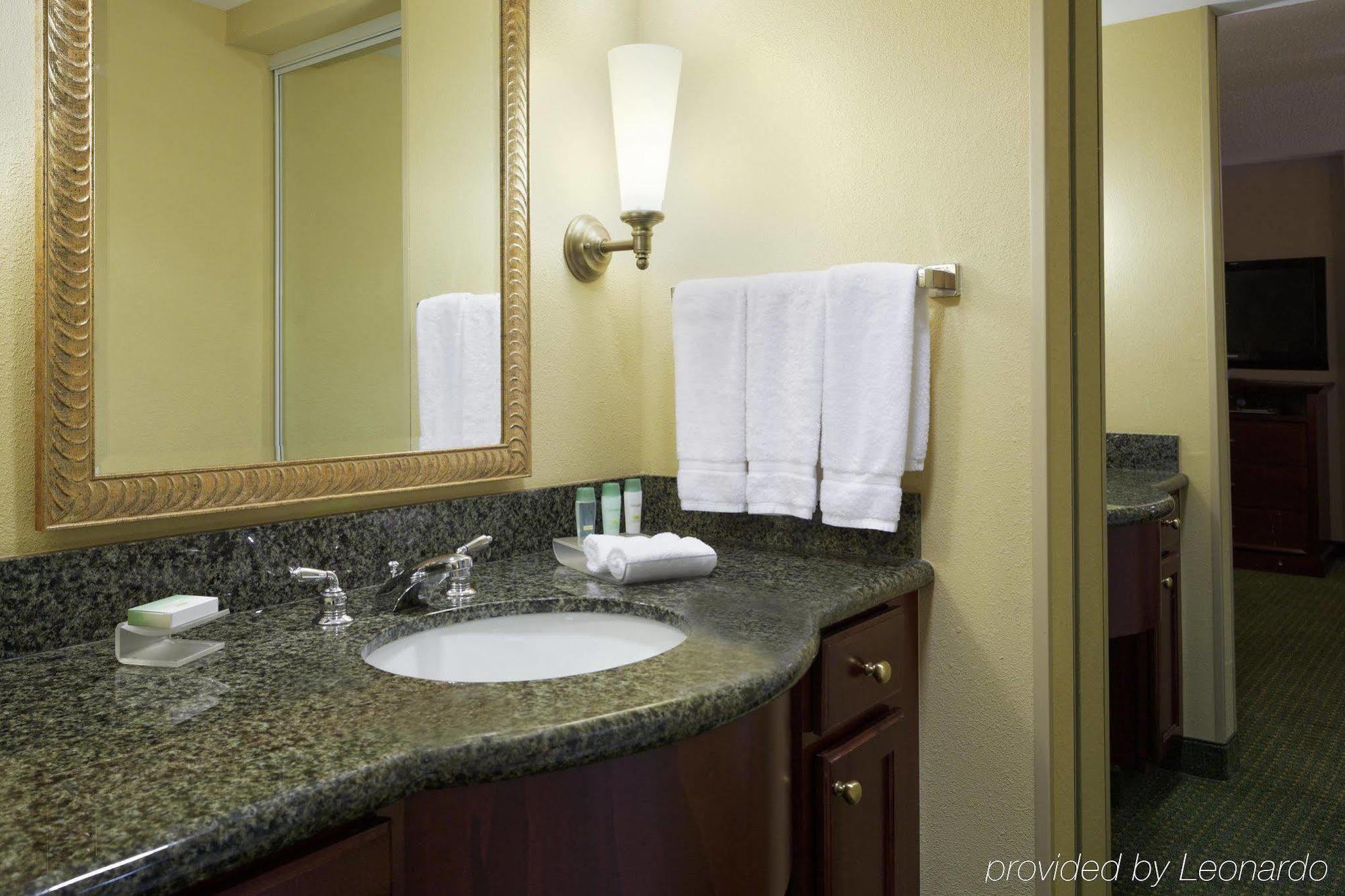 Hotel Homewood By Hilton Airport - Westshore 3*